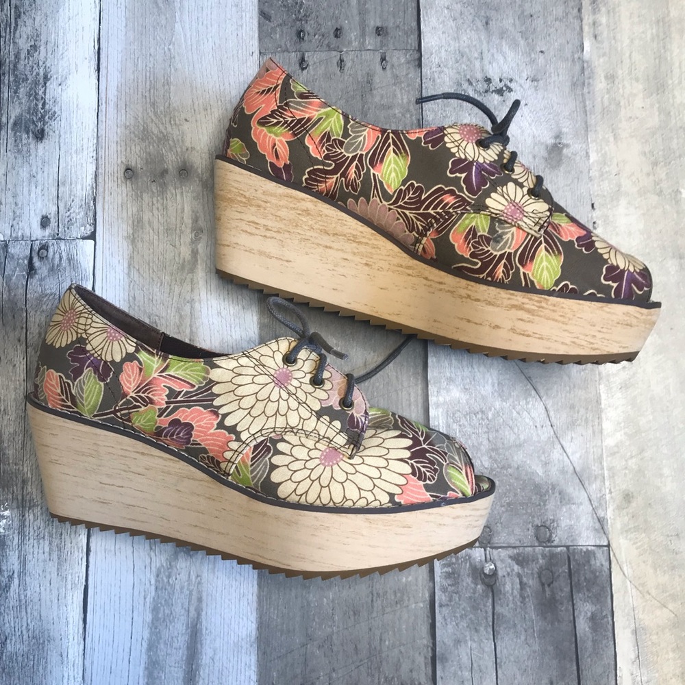 Shelly’s London | Floral Flatform Size 39